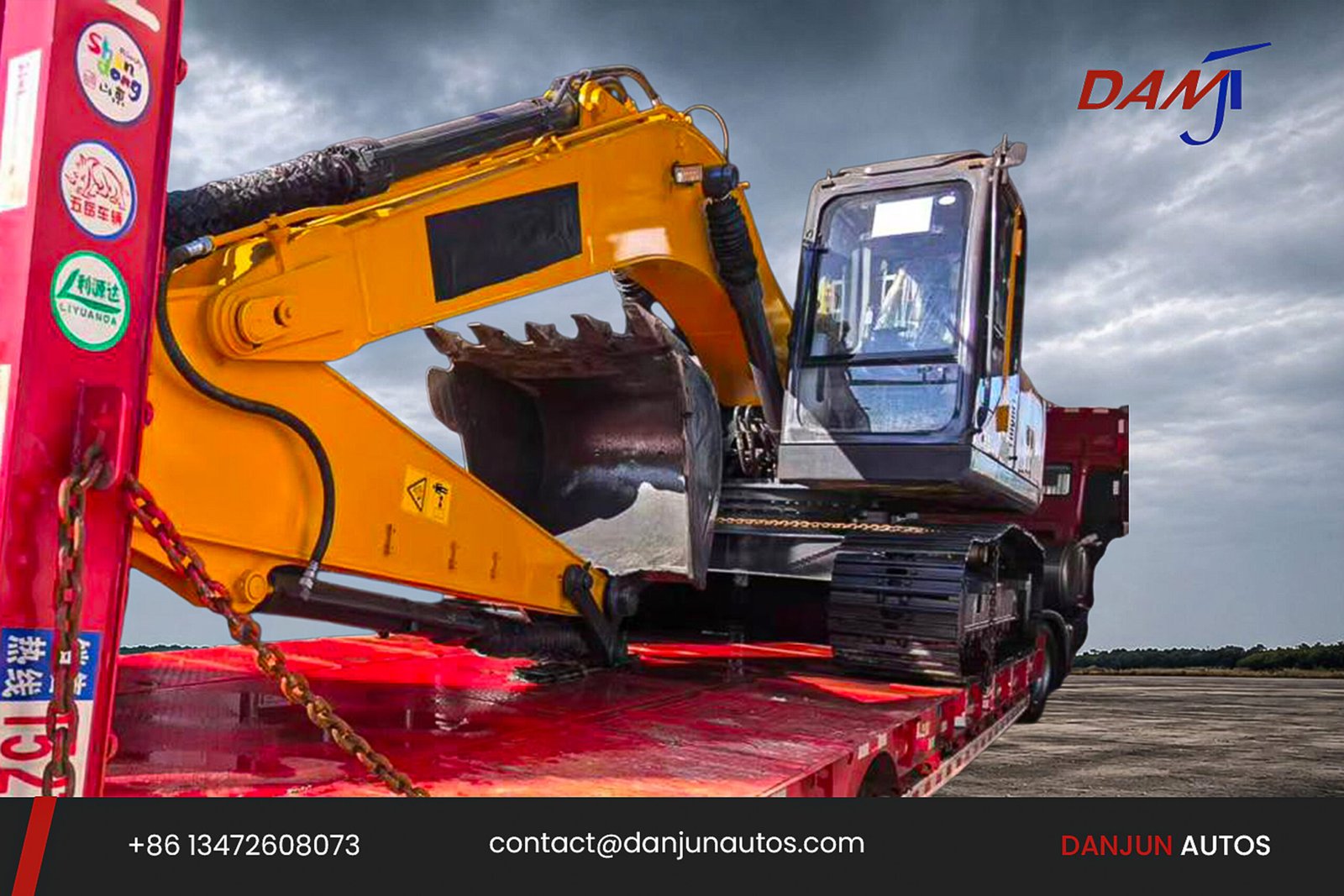 Excavator_OnFlatbed_01