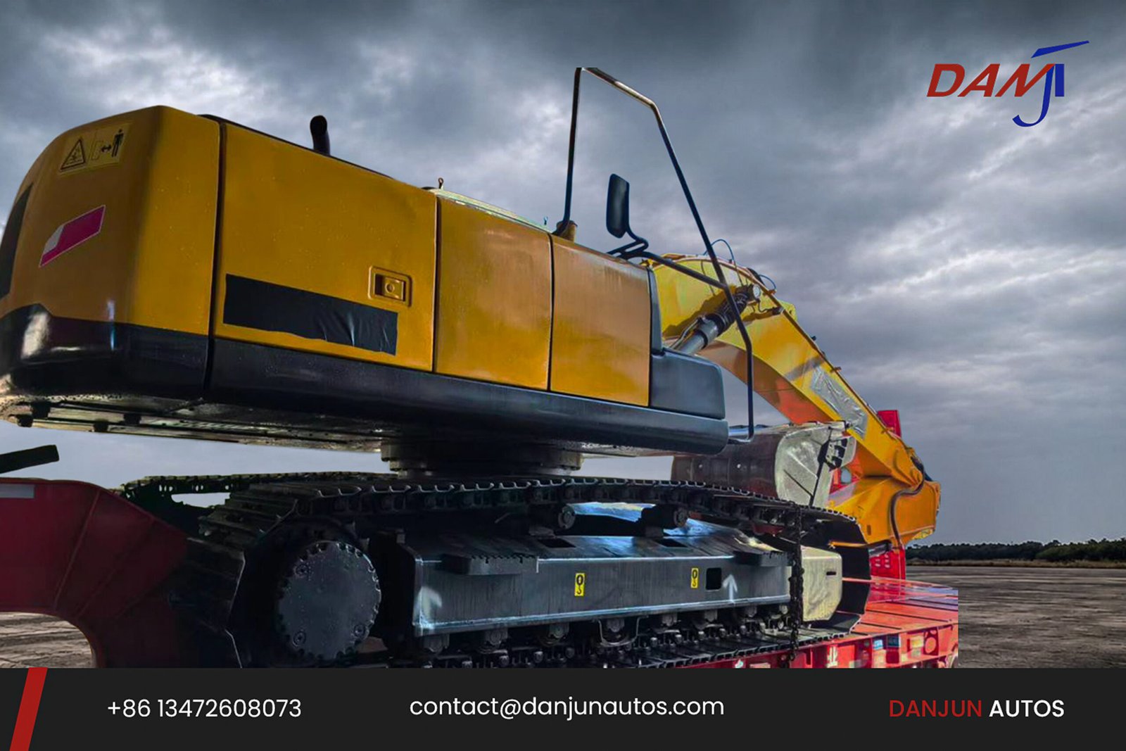 Excavator_OnFlatbed_02