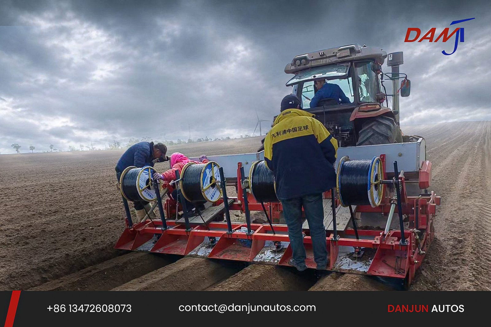 FieldImplement_Workers_01