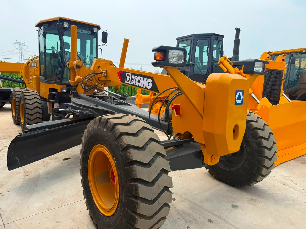Motor Grader - XCMG GR215 - Alternate Angle