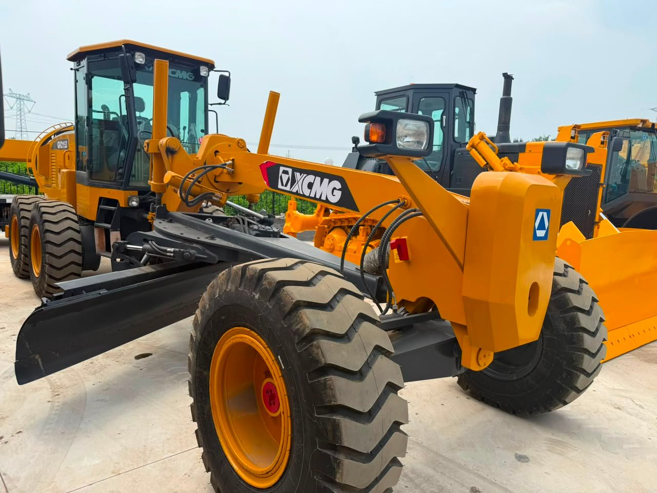 Motor Grader - XCMG GR215 - Side View